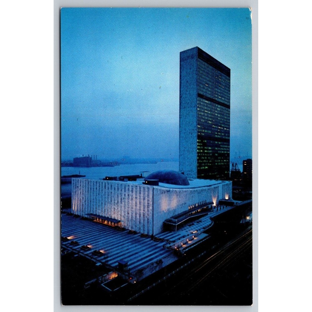 Vintage United Nations Building Postcard NYC East River Night View Mainzer 72027